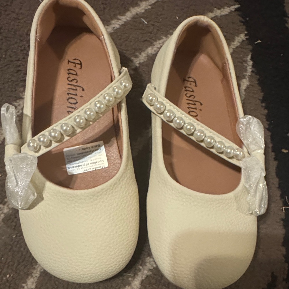 SHEIN Cream Pearl Bow Kids Dress Shoes